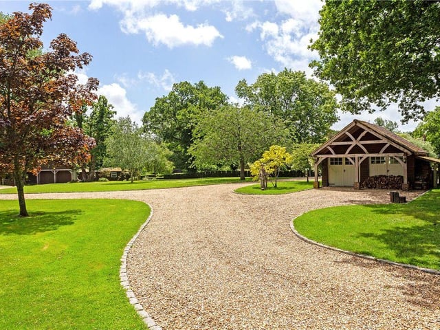 6 bed detached house for £2,750,000. Sold by Hamptons