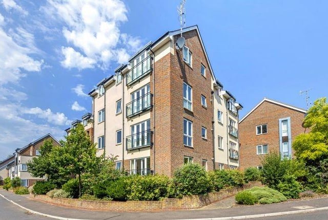 Southlands Way, Shoreham, West Sussex BN43
Two-bed flat for sale - £280,000.
The property has been arranged to offer a luxury large open plan kitchen living dining room with French doors to Juliet balcony. The modern fitted kitchen area has plenty of useable worktop space, matching wall and base units and integrated appliances. The spacious master bedroom benefits from built in wardrobes and luxury fitted ensuite shower room. There is a further double bedroom off the hallway. The three-piece contemporary style bathroom suite services the appointment. Additional benefits of this beautiful apartment are, gas central heating, double glazing, utility space and an allocated parking space.
