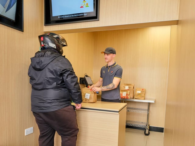There are now separate facilities for dine-in customers and couriers