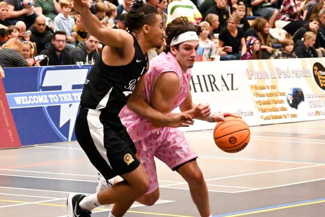 Worthing Thunder put Reading Rockets under pressure from the word go | Picture: Gary Robinson