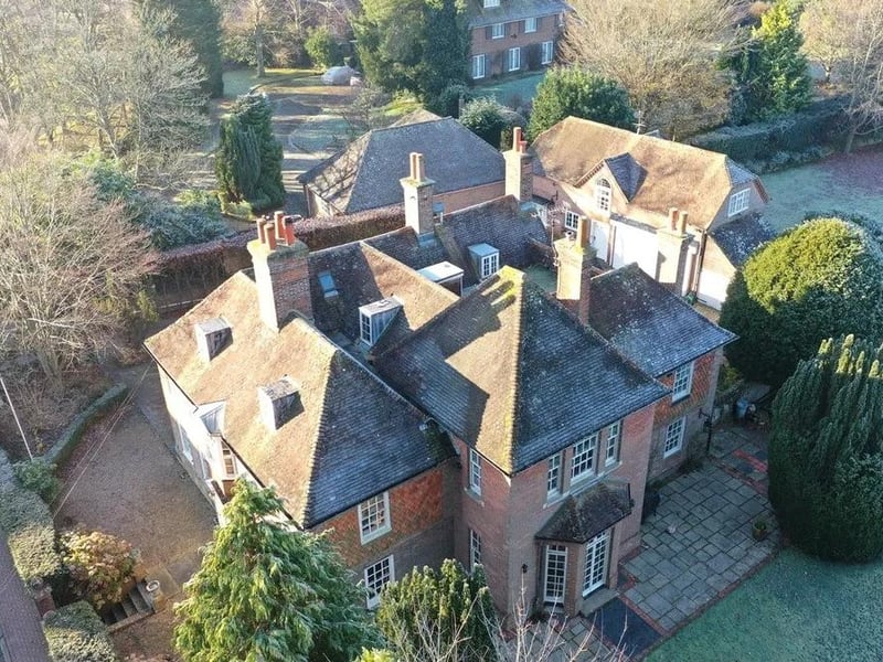 Lindfield Place has extensive gardens and grounds totalling about 1.6 acres
