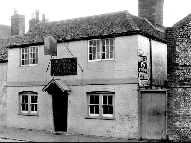 The General Abercrombie pub in Queen Street, which burned down in the early 1990s