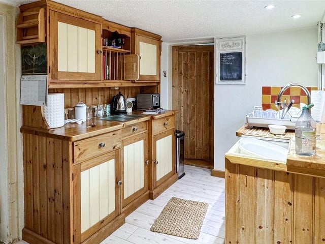 The fitted kitchen comes complete with a butler sink