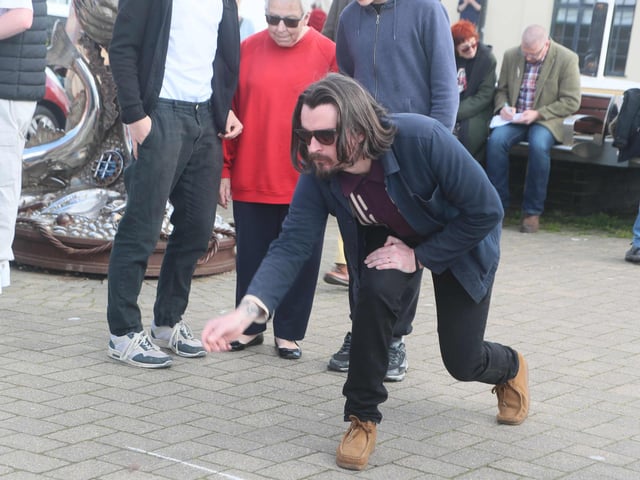 Marbles competition on Winkle Island in Hastings Old Town.
Photo by Roberts Photographic.