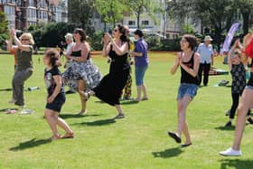 Egerton Park, Bexhill. Edgy Fest.
26.05.12.
Picture by: TONY COOMBES PHOTOGRAPHY
Zumba dancing at the festival