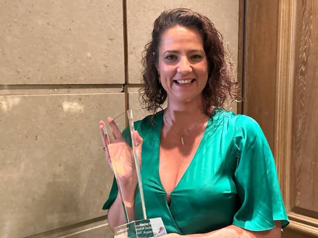 The pioneering Atelier 21 Future School and Little Barn Owls Nurseries, based in West Sussex, proudly announce the recognition of their founder, Hayley Peacock, as the recipient of the ‘Business Person of the Year’ award at the esteemed Gatwick Diamond Business Awards. Picture contributed