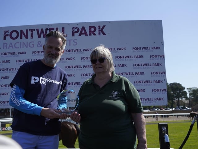 April jump racing at sunny Fontwell Park