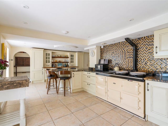 6 bed detached house for £2,750,000. Sold by Hamptons