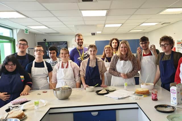 Mims Davies MP baking with students at Woodlands Meed College.