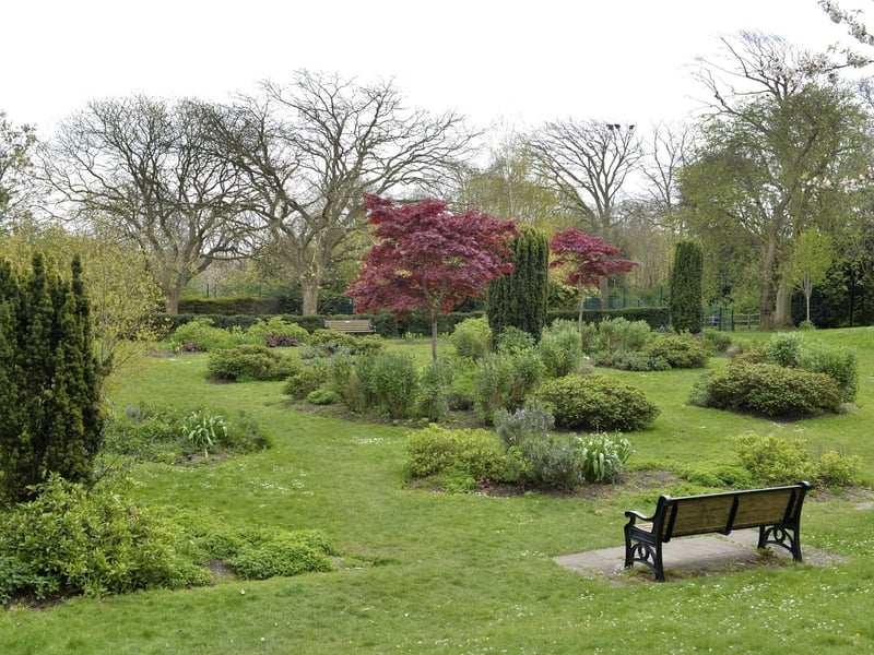 Manor Gardens is a quiet space tucked away behind the busier Gildredge Park. Here you'll find a beautiful rose garden and the Grade II listed Hermitage Gazebo. The best feature, however, is the abundance of wildlife, including stunning albino squirrels which call the area their home!
