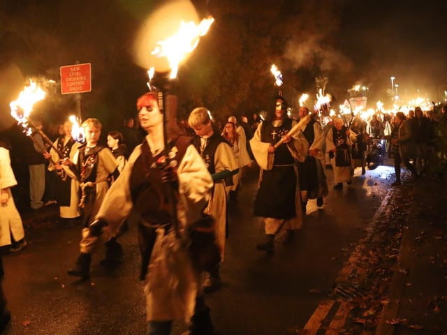 Robertsbridge Bonfire 2023. Photo by Andrew Clifton.