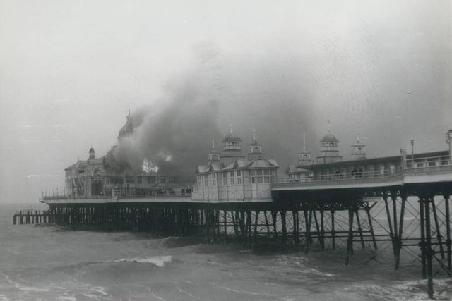 Fire at the theatre at the end of the pier, 1970