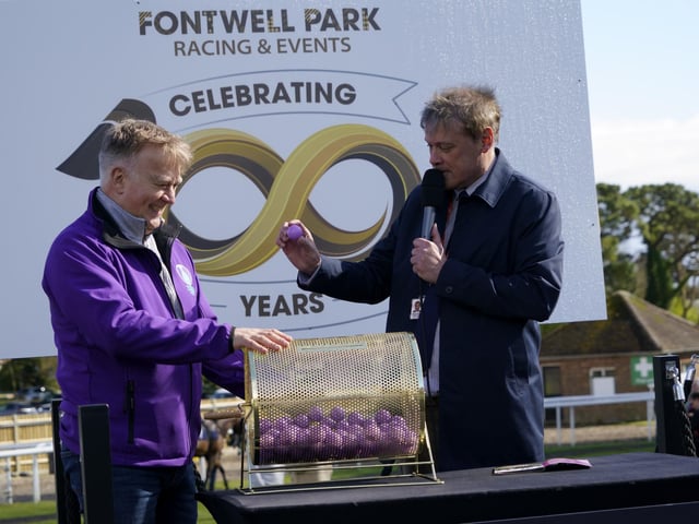 Race 6 The Best Odds Guarenteed At YEEHAA.BET Mares Novices Limited Handicap Hurdle Race at Fontwell on Friday 19 April 2024. www.polopictures.co.uk  Fontwell Arundel Clive Bennett 20240419 ©2024 Clive Bennett Photography 19/04/2024 _CAB3142.JPG:Spring jump racing at Fontwell Park