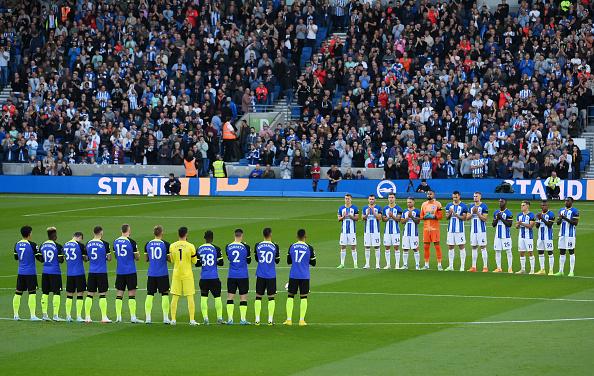Brighton & Hove Albion and Tottenham Hotspur players take part in a minutes applause in memory of former Tottenham Hotspur fitness coach Gian Piero Ventrone
