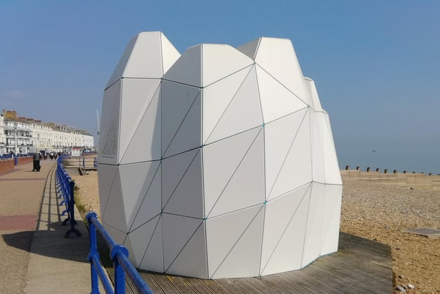 'The Tooth' beach hut will become a temporary grotto (Photo: dav)
