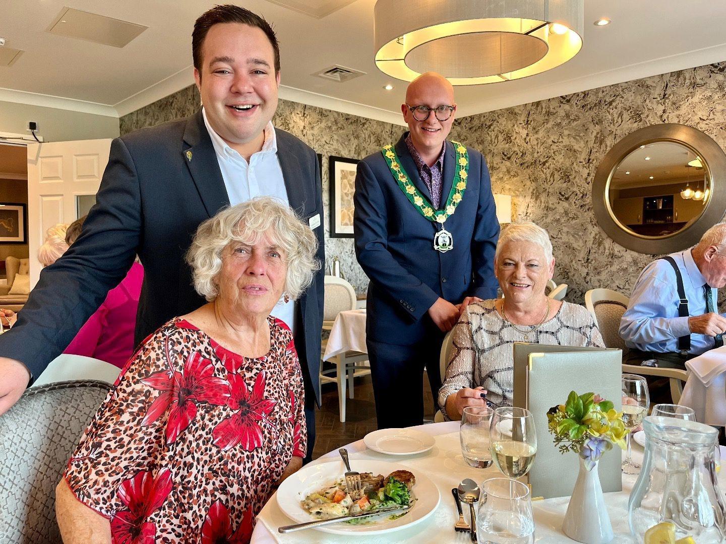Mayor joins 20 Polegate residents for Don't Dine Alone lunch - Vimarsana News