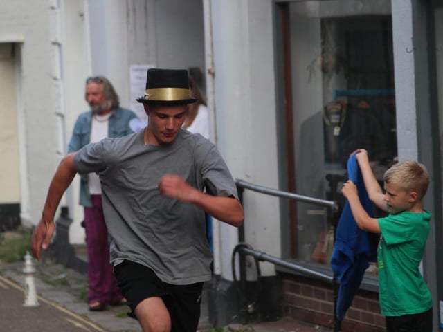 Hastings Old Town Carnival Week 2022: Seaboot Race. Photo by Roberts Photographic