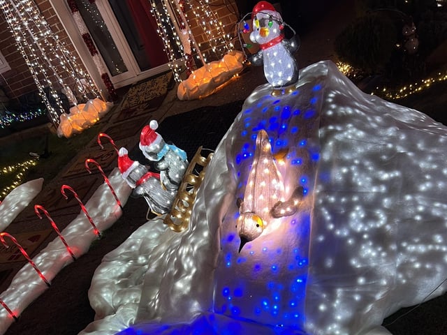 The Barber/James family filled their garden with lights to help bring a smile and Christmas cheer to the community. They used this opportunity to raise some very much needed and well-deserved funds for a charity very close to their hearts, Autism Support Crawley
