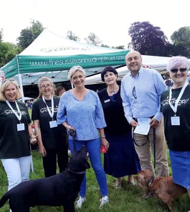 Arundel & South Downs MP, Andrew Griffith and his wife Barbara, joined hundreds of fundraisers at Arundel Castle Park for the Snowdrop Trust’s annual sponsored walk on Sunday.