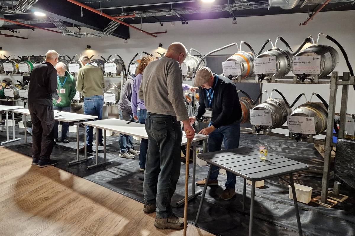 Worthing Beer & Cider Festival volunteers welcome visit from MP