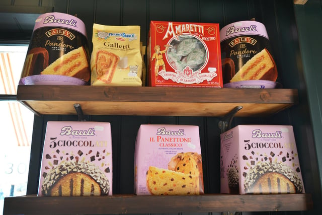 La Delizia stocks a wide selection of Italian panettone, cakes and biscuits.