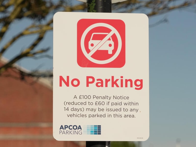 Motorists have been warned they will be fined up to £100 if they stop outside Worthing Railway Station.