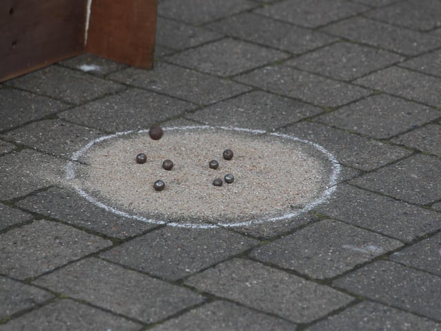 Marbles competition on Winkle Island in Hastings Old Town.Photo by Roberts Photographic.