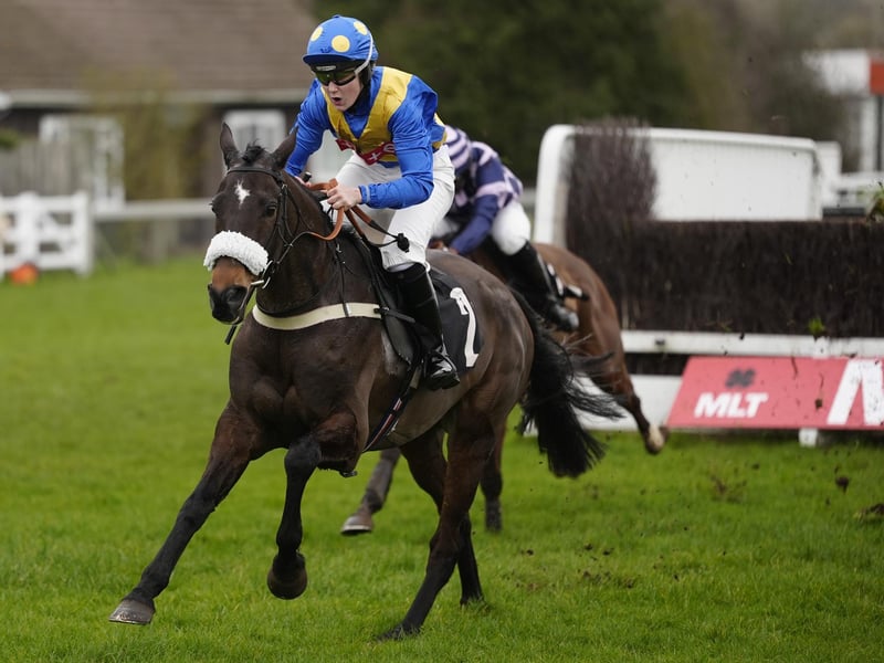 PLUMPTON, ENGLAND - FEBRUARY 23: Lily Jones riding Enjoy D'allen clear the last to win The Johnnie Boden Backs Jamie's Farm Amateur Jockeys' Handicap Chase at Plumpton Racecourse on February 23, 2026 in Plumpton, England. (Photo by Alan Crowhurst/Getty Images) : Queen Camilla watches The Johnnie Boden Backs Jamie's Farm Amateur Jockeys' Handicap Chase at Plumpton