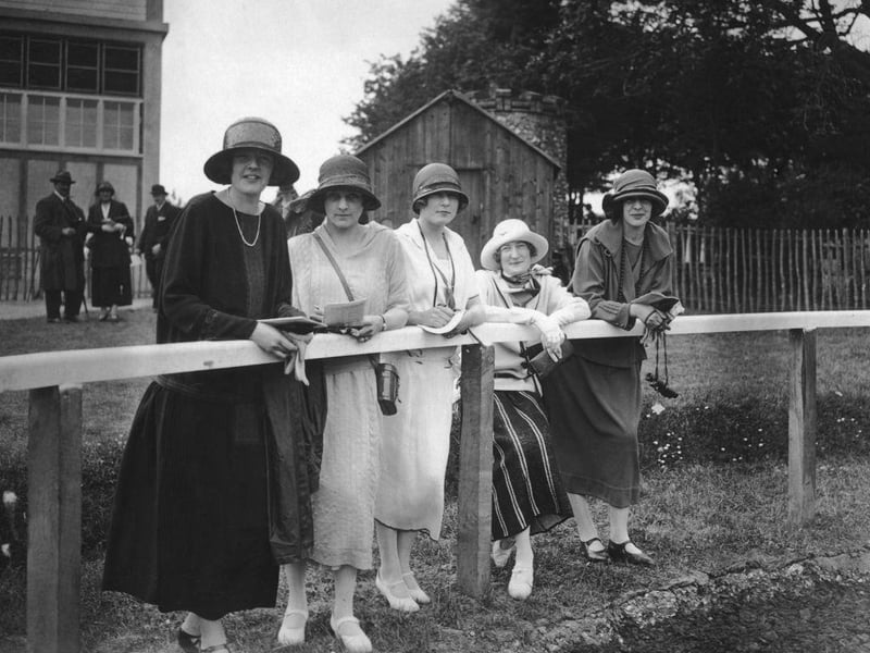 Spectators at Fontwell Park Racecourse on 22nd May 1924. From left to right, Miss Enid Coles, Miss Viera Cotton, the Honorable Barbara Frankland, Miss Liebert and Miss Doris Coles.