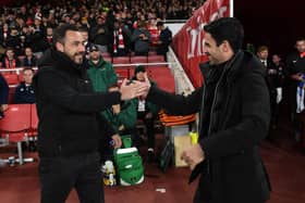 Arsenal Manager Mikel Arteta shakes hands with Brighton head coach Roberto De Zerbi