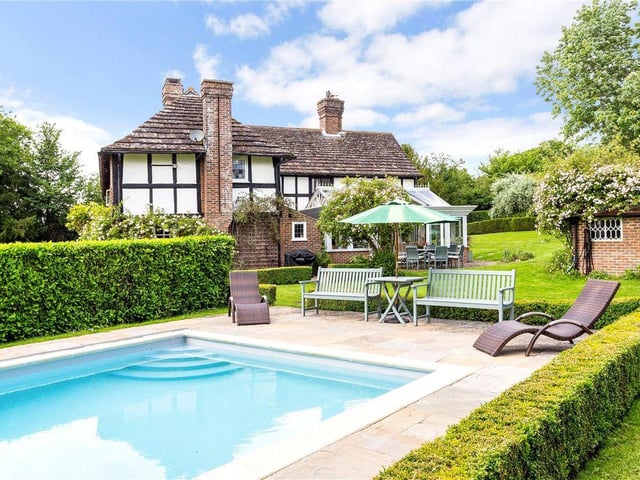 6 bed detached house for £2,750,000. Sold by Hamptons