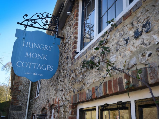 Jevington/Jevington Road, East Sussex.
The site of the old Hungry Monk restaurant, the birthplace of Banoffi Pie in 1972.