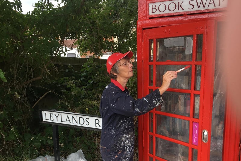Councillor Anne Eves painting the Freeks Lane phone box