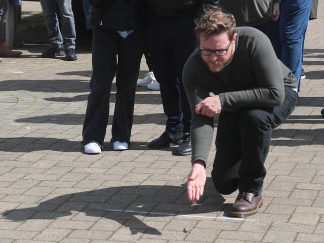 Marbles competition on Winkle Island in Hastings Old Town.Photo by Roberts Photographic.