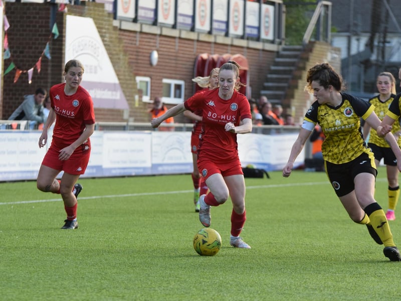 Worthing FC Women beat AFC Acorns and lift the London and SE premier division title