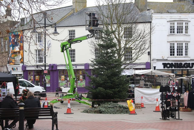 Christmas tree being put up in South Street Square in December 2020, after the second national lockdown ended