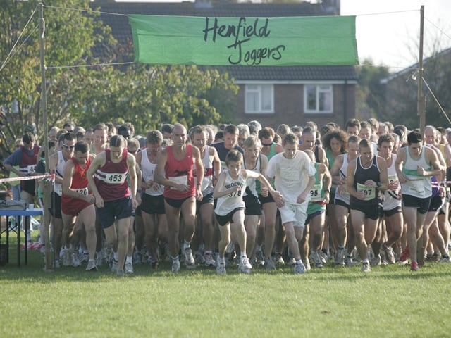 HOR 230907 Henfield joggers run -photo by steve cobb