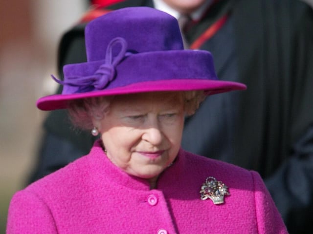 JPCT 24 October 2003 Queen visits Horsham. Christ's Hospital C3440209a -photo by Michael Burren