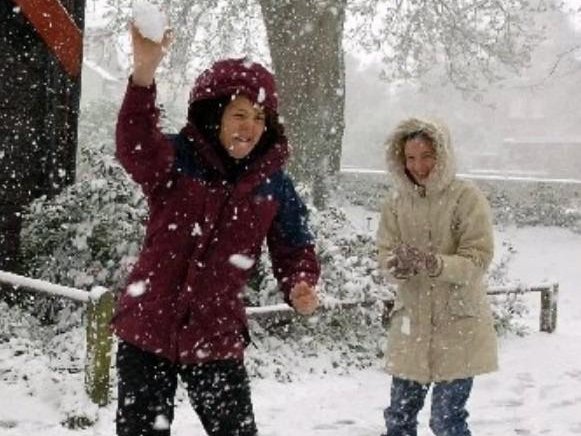 Snow in Arundel on April 6, 2008