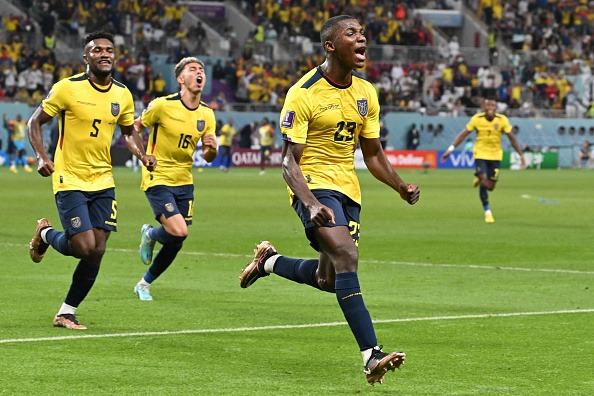 Fab says: "Moises Caicedo has also done very well in his few World Cup matches for Ecuador, English clubs including Liverpool, Chelsea and Manchester United have been monitoring him for more than 6 months but at the moment the club will try in any case to keep him until the end of the current season - this goes for Mac Allister as well as for Caicedo."