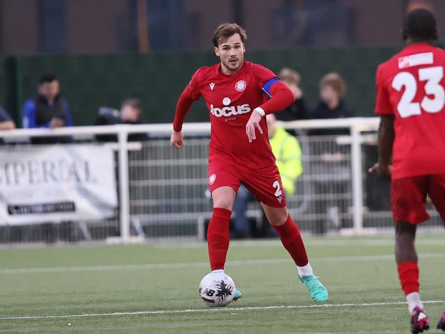 Aveley v Worthing action in National League South