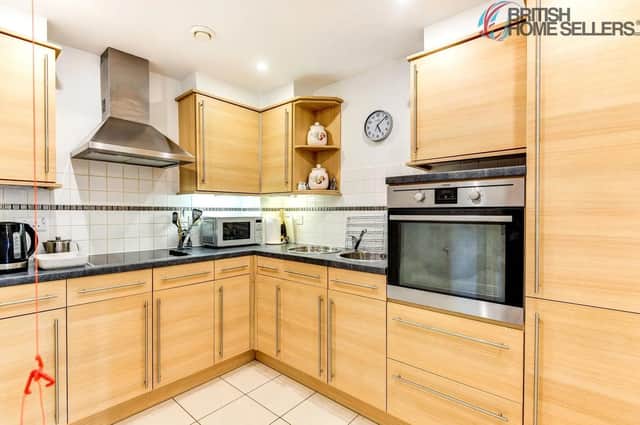 Wonderfully presented 1 bedroom second floor retirement apartment in Littlehampton. Comprises of a warm and welcoming entrance hallway, generously sized lounge with feature fireplace, and a modern and well-appointed kitchen.