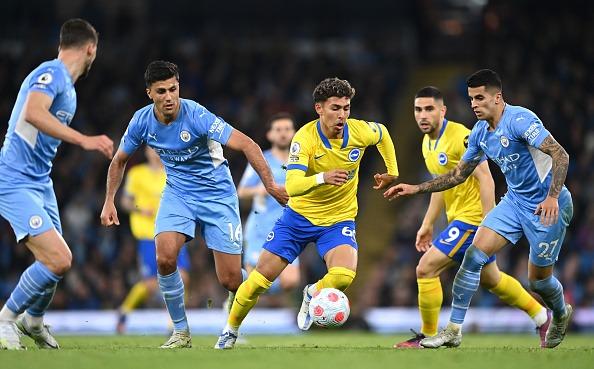 A player to watch this season. Had a hamstring injury but looks fit and strong once more. A skilful player and always looking to make a difference in the final third. Could be a major breakthrough season for the young Ecuador talent.