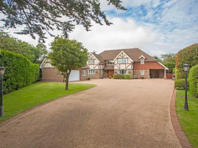 Royston Close, Friston