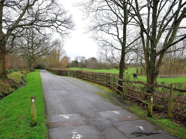 Households in Broadbridge Heath & Warnham have an average annual income after tax of £52,500