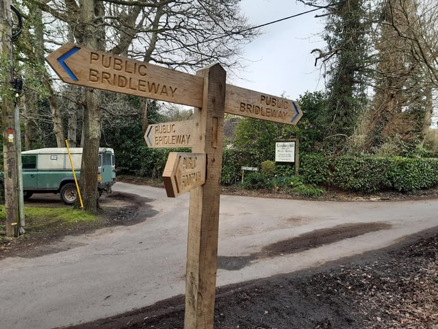Cross over Georges Lane to go down Sanctuary Lane