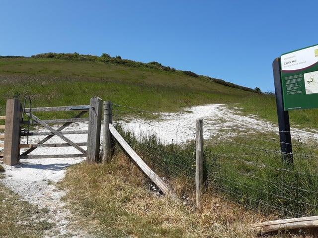 As you approach the gate Newmarket Hill, take a look at the hill in front of you and note the footpath up it. This is what you need to follow and it's easier to find once you know where it is.
