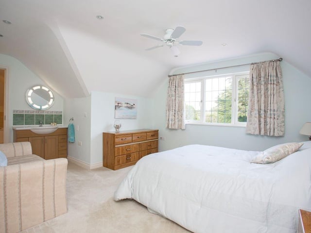 Royston Close, Friston