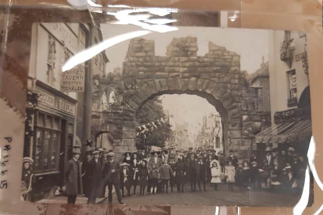 The Eastgate Arch on the back of the postcard