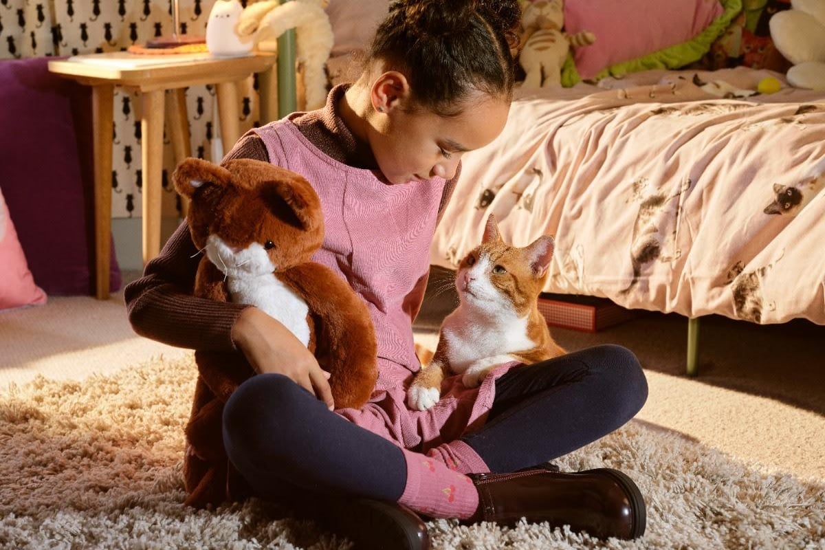 Sussex schoolgirl stars in national TV campaign for Cats Protection